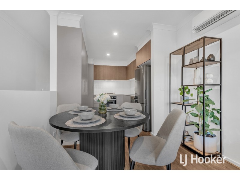 10 Myrtle Walk, Cranbourne West VIC 3977