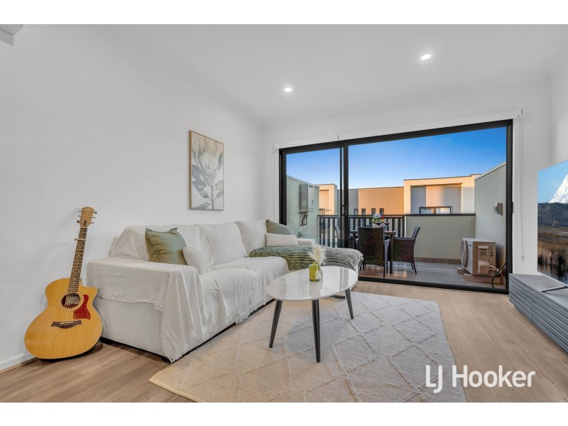 10 Myrtle Walk, Cranbourne West VIC 3977