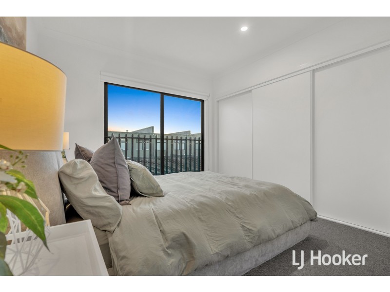 10 Myrtle Walk, Cranbourne West VIC 3977