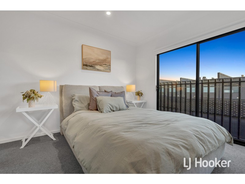 10 Myrtle Walk, Cranbourne West VIC 3977