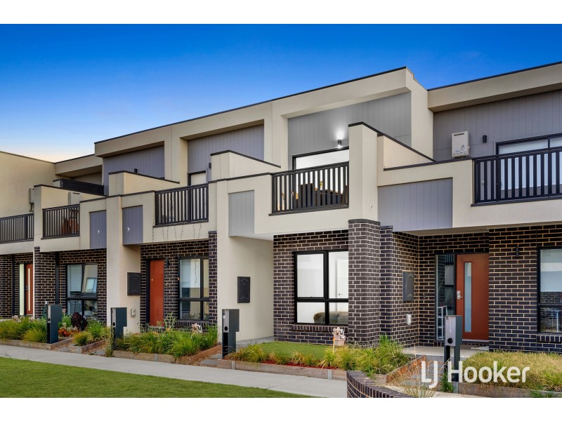 10 Myrtle Walk, Cranbourne West VIC 3977