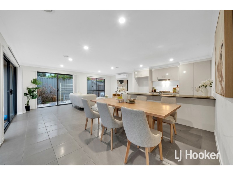 3 Nebula Lane, Cranbourne East VIC 3977