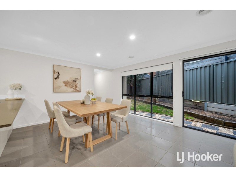 3 Nebula Lane, Cranbourne East VIC 3977