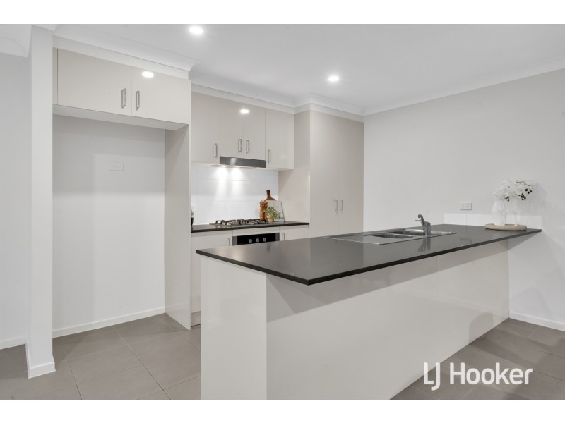 3 Nebula Lane, Cranbourne East VIC 3977