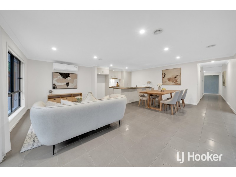 3 Nebula Lane, Cranbourne East VIC 3977