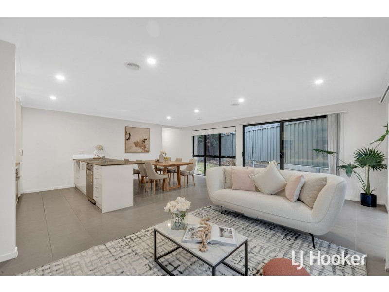 3 Nebula Lane, Cranbourne East VIC 3977