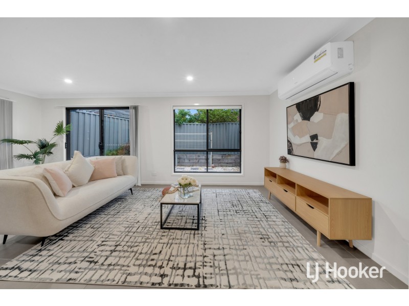 3 Nebula Lane, Cranbourne East VIC 3977