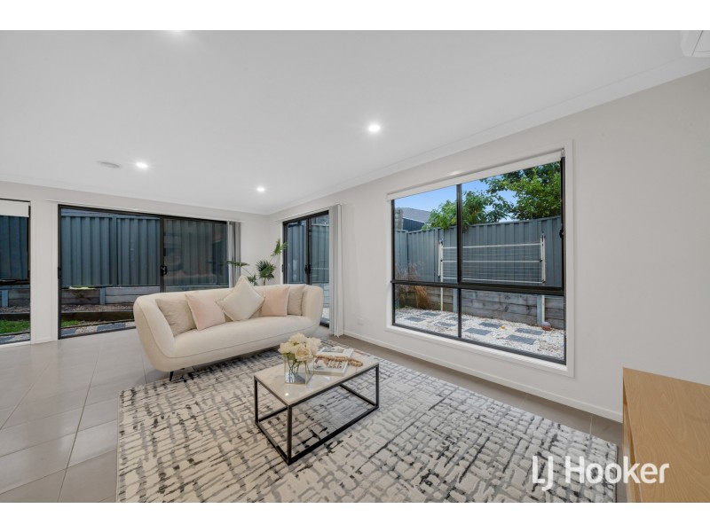 3 Nebula Lane, Cranbourne East VIC 3977