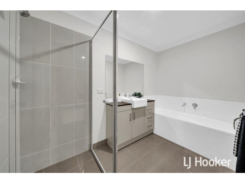 3 Nebula Lane, Cranbourne East VIC 3977