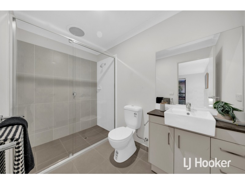 3 Nebula Lane, Cranbourne East VIC 3977