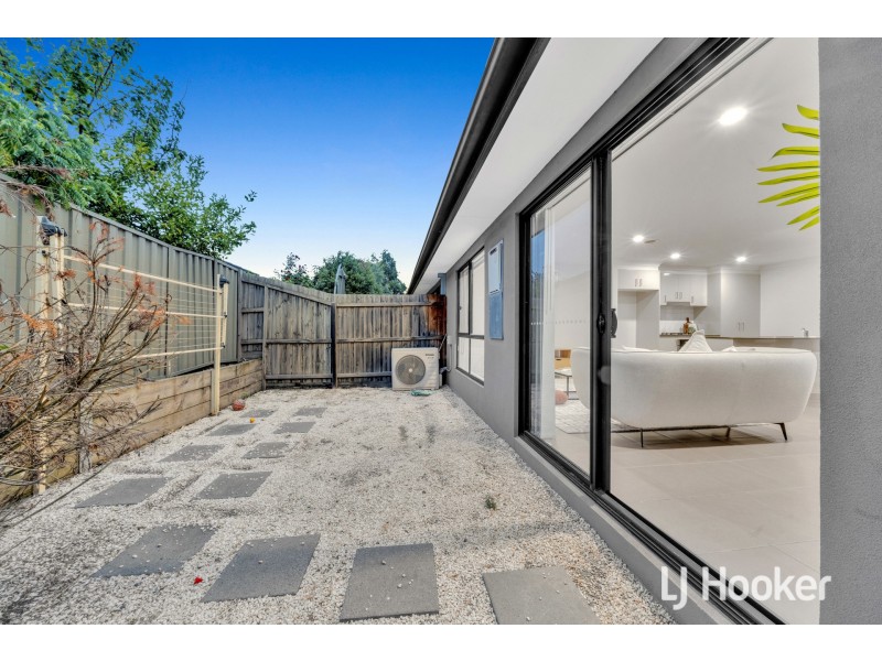 3 Nebula Lane, Cranbourne East VIC 3977