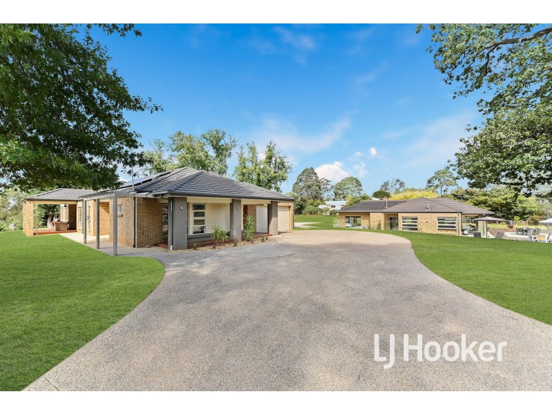 13 Stanhill Drive, Cranbourne South VIC 3977