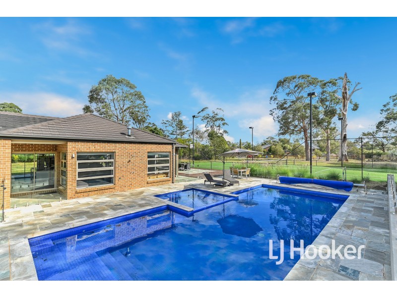 13 Stanhill Drive, Cranbourne South VIC 3977