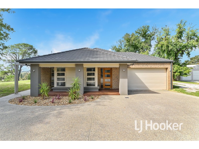 13 Stanhill Drive, Cranbourne South VIC 3977