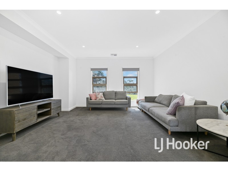 13 Stanhill Drive, Cranbourne South VIC 3977