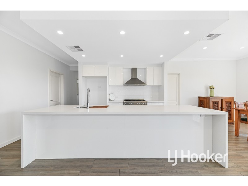 13 Stanhill Drive, Cranbourne South VIC 3977