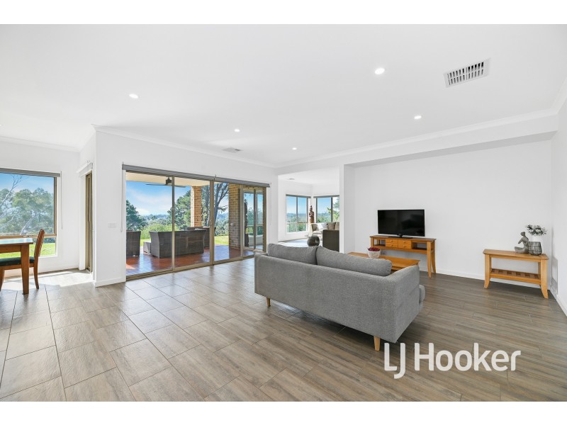 13 Stanhill Drive, Cranbourne South VIC 3977