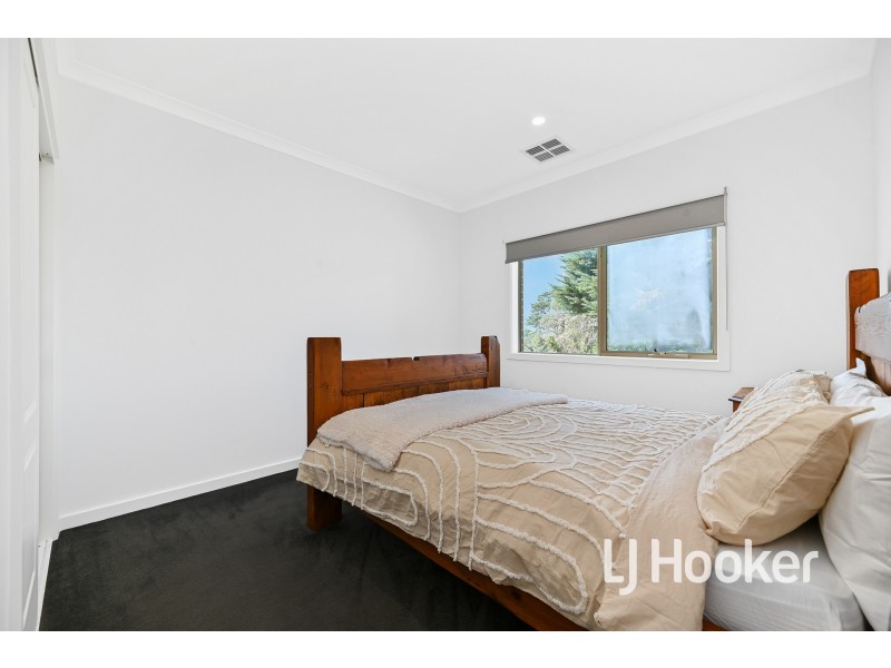 13 Stanhill Drive, Cranbourne South VIC 3977