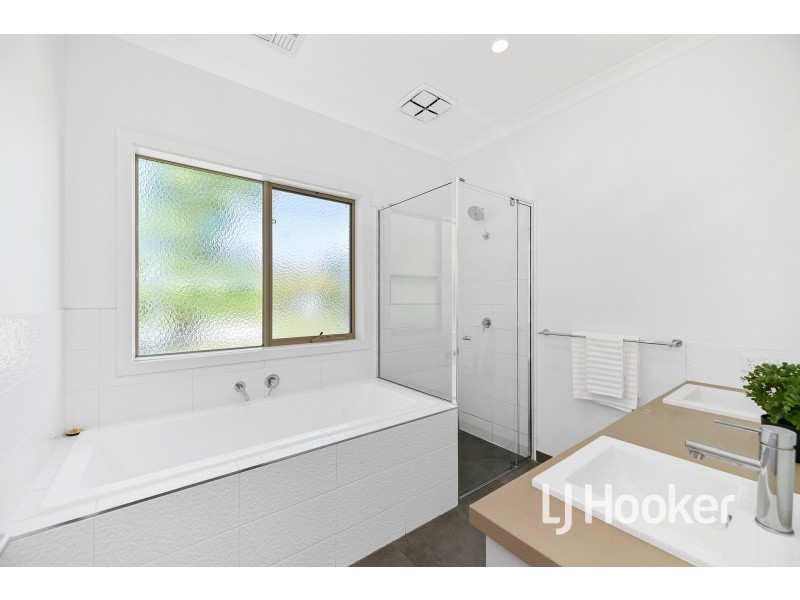 13 Stanhill Drive, Cranbourne South VIC 3977