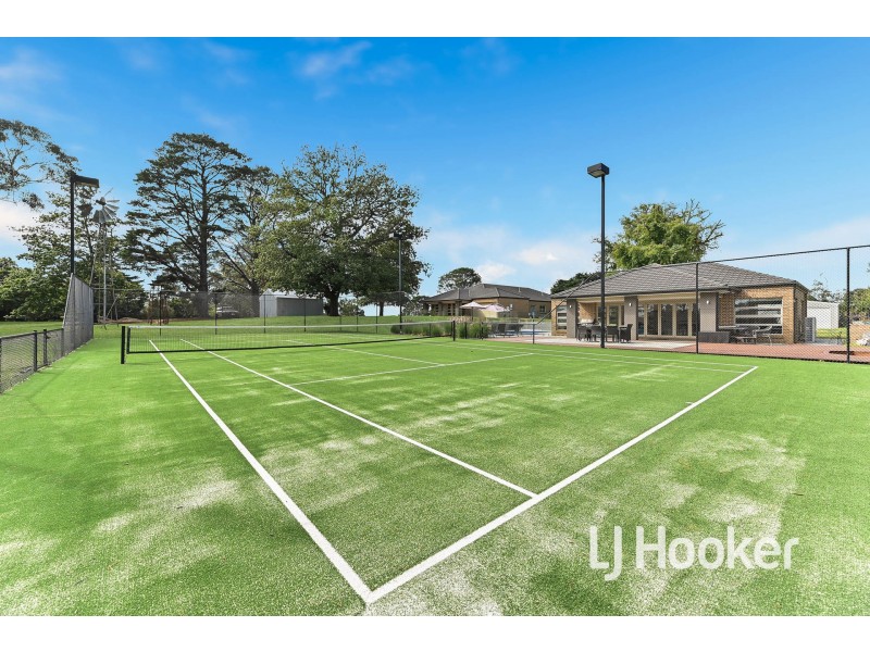 13 Stanhill Drive, Cranbourne South VIC 3977