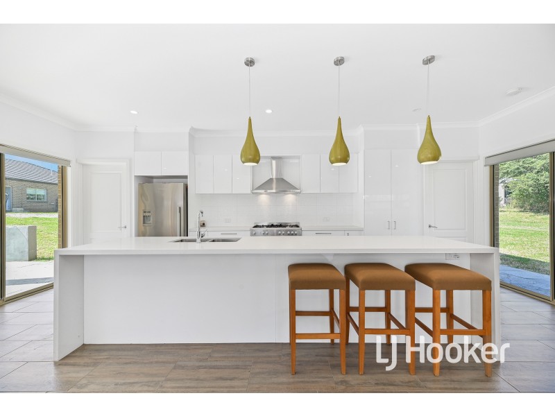 13 Stanhill Drive, Cranbourne South VIC 3977