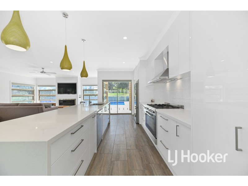 13 Stanhill Drive, Cranbourne South VIC 3977