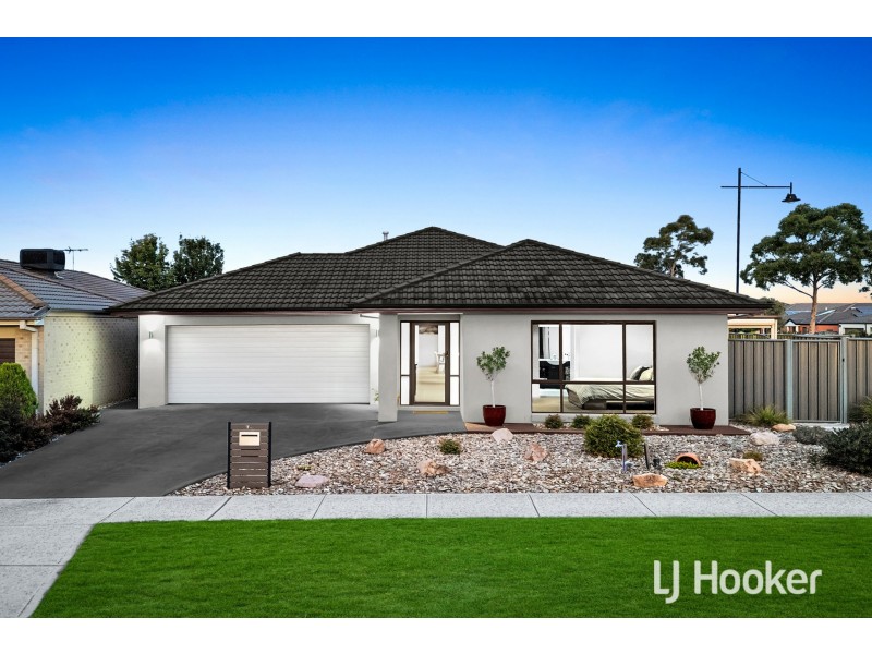 74 Datura Avenue, Cranbourne North VIC 3977