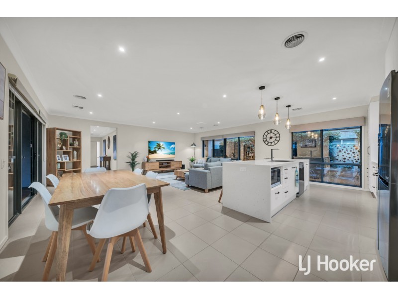 74 Datura Avenue, Cranbourne North VIC 3977