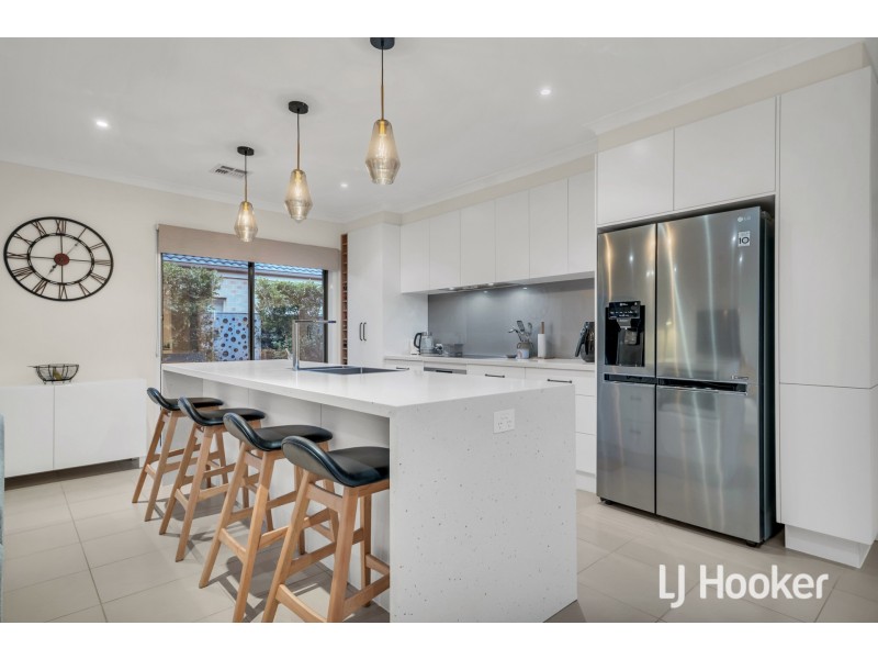 74 Datura Avenue, Cranbourne North VIC 3977