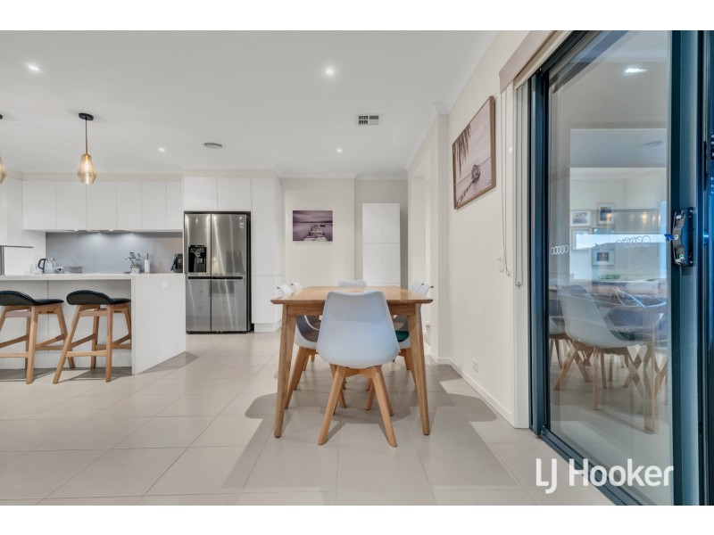 74 Datura Avenue, Cranbourne North VIC 3977