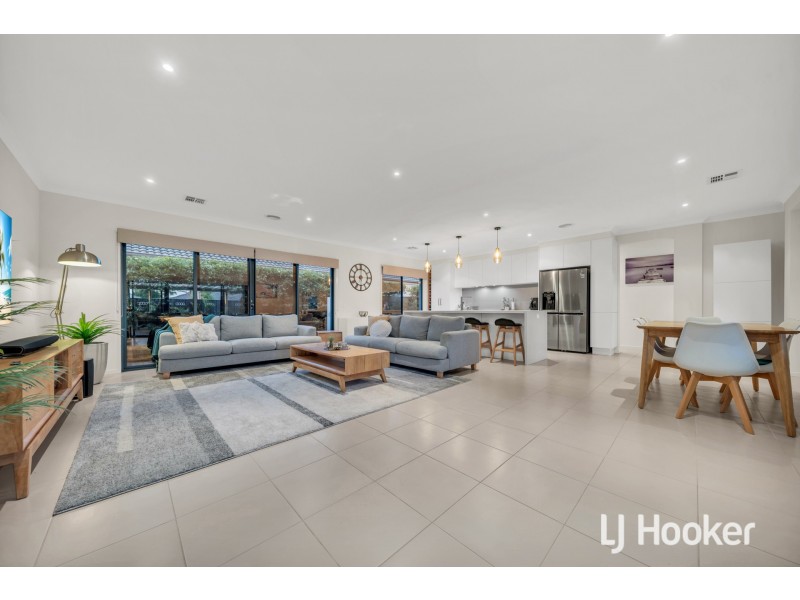 74 Datura Avenue, Cranbourne North VIC 3977