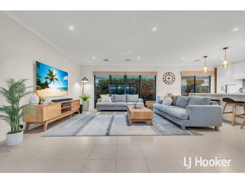 74 Datura Avenue, Cranbourne North VIC 3977