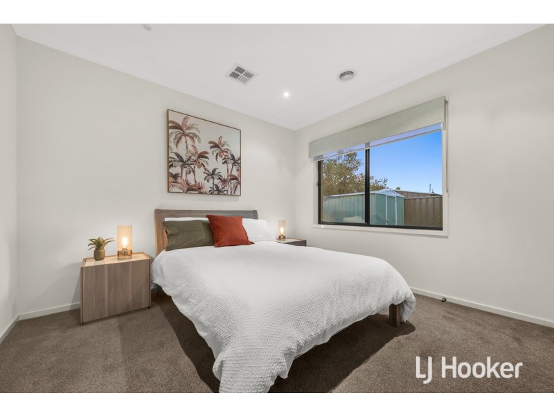 74 Datura Avenue, Cranbourne North VIC 3977