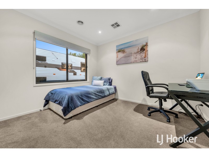 74 Datura Avenue, Cranbourne North VIC 3977
