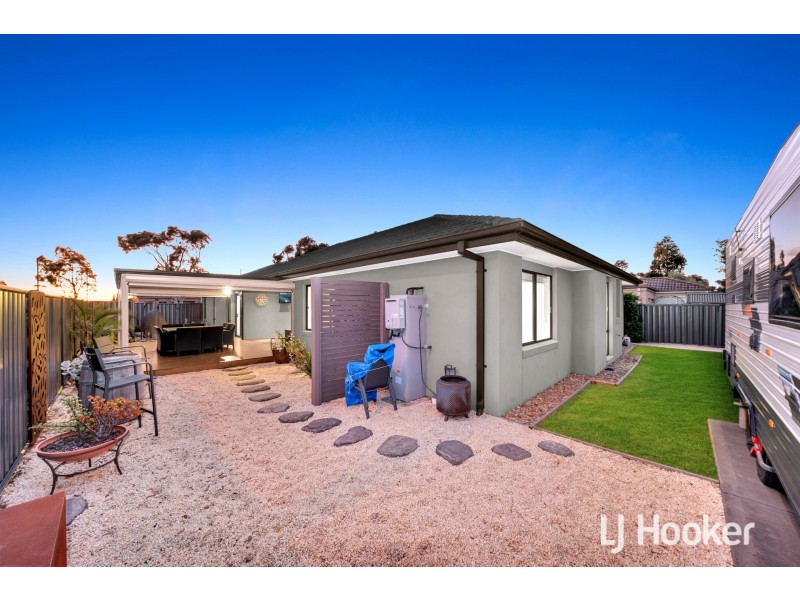 74 Datura Avenue, Cranbourne North VIC 3977