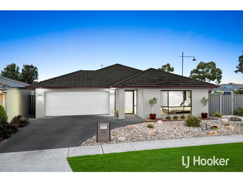 74 Datura Avenue, Cranbourne North VIC 3977