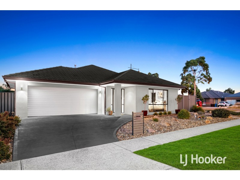 74 Datura Avenue, Cranbourne North VIC 3977