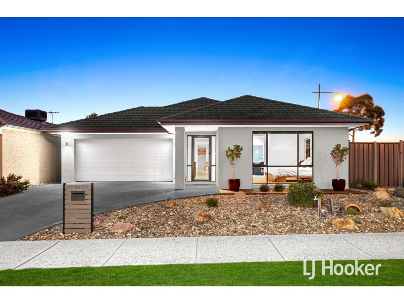 74 Datura Avenue, Cranbourne North VIC 3977