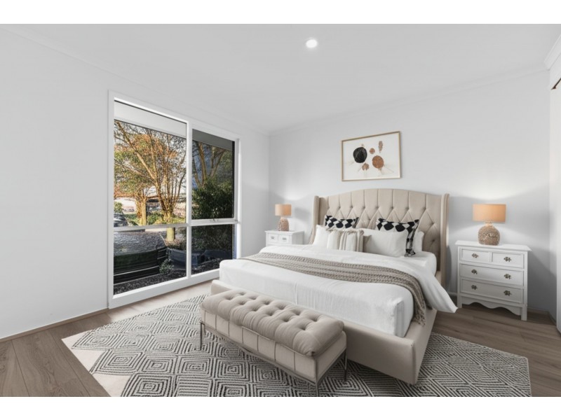 33 Lansell Drive, Cranbourne North VIC 3977