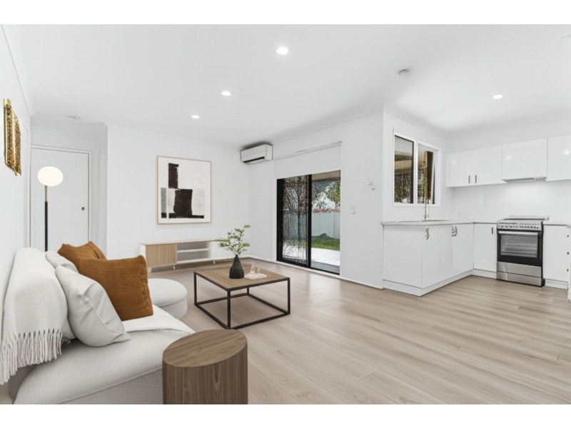 33 Lansell Drive, Cranbourne North VIC 3977