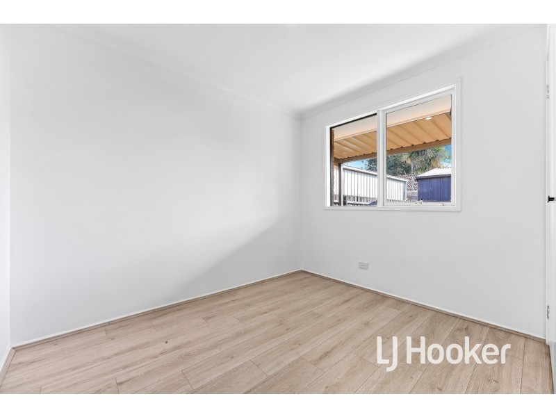 33 Lansell Drive, Cranbourne North VIC 3977