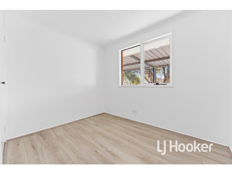 33 Lansell Drive, Cranbourne North VIC 3977