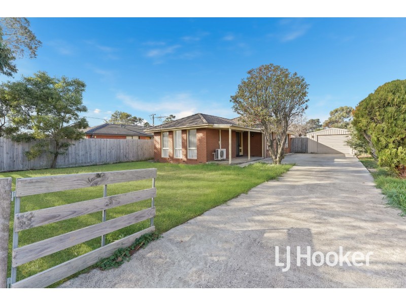 8 Delmont Court, Cranbourne VIC 3977