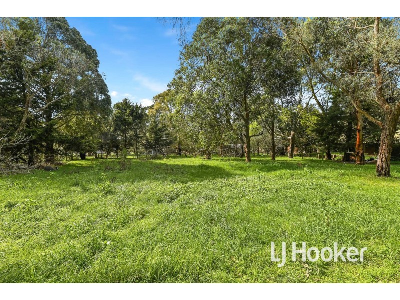 11 Collison Road, Cranbourne East VIC 3977