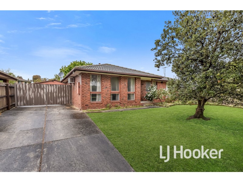 8 Gillespie Court, Cranbourne North VIC 3977