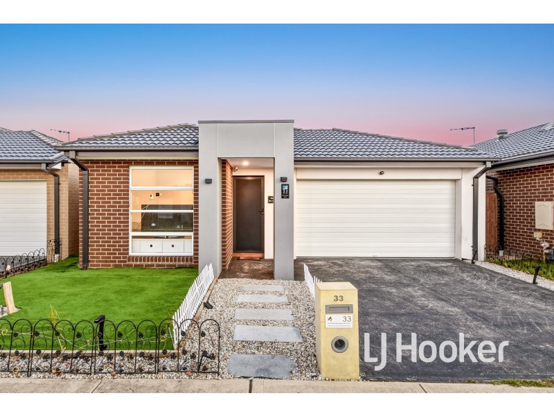 33 Mercury Road, Cranbourne East VIC 3977