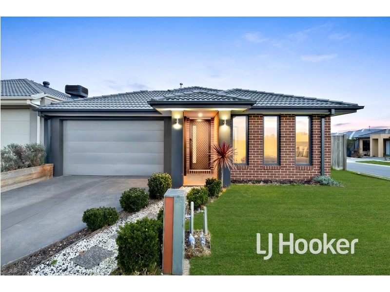 35 Moroak Crescent, Clyde North VIC 3978