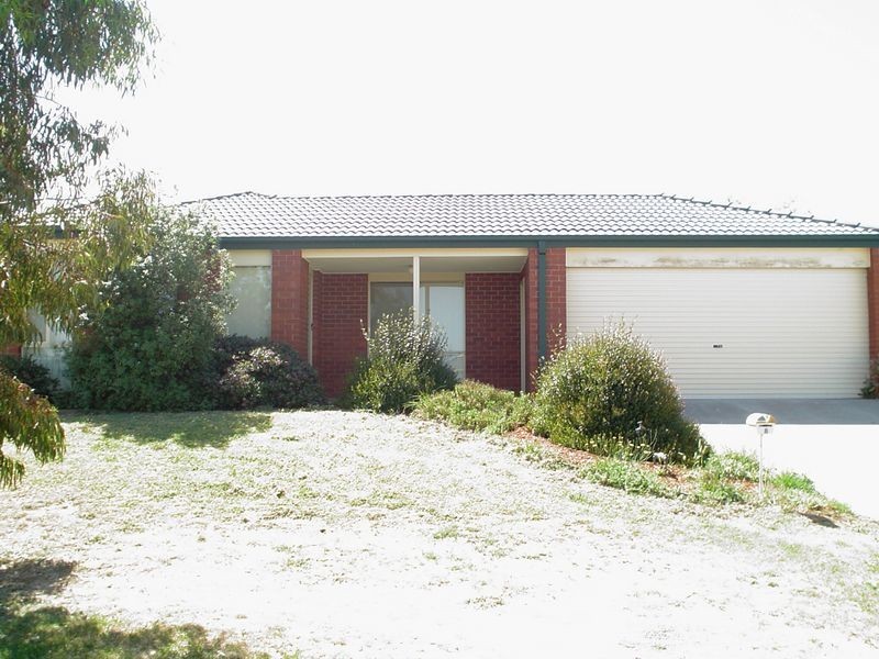 8 Jasa Crescent, Cranbourne VIC 3977