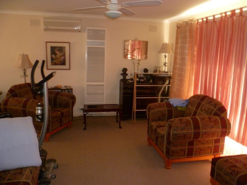 1/10 William Street, Cranbourne VIC 3977