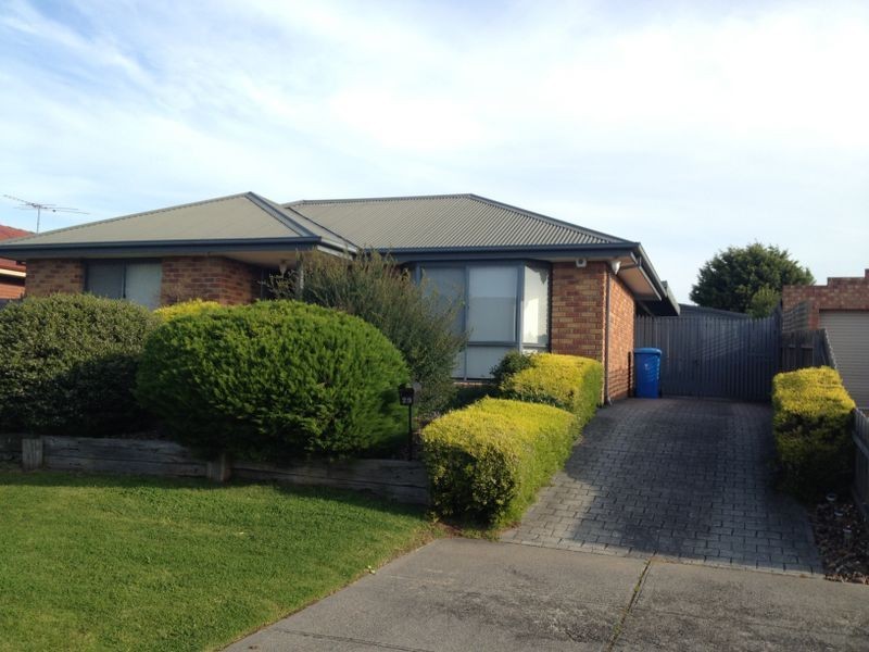29 Andrea Crescent, Cranbourne VIC 3977